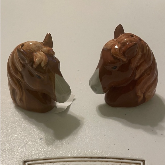Mini Salt and Pepper Shakers Set Horses - Picture 1 of 10